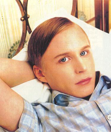 Johan lying on the bed